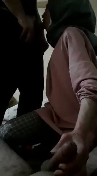 Azgın Türbanlı Buse 2 Erkeği Tatmin Ediyor (Reklamsız)